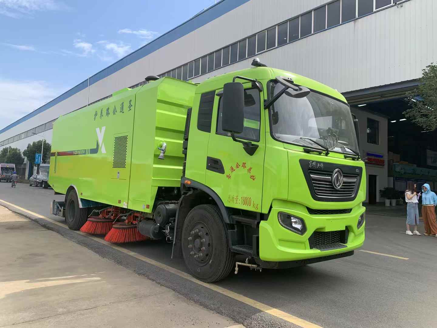 東風天錦掃路車