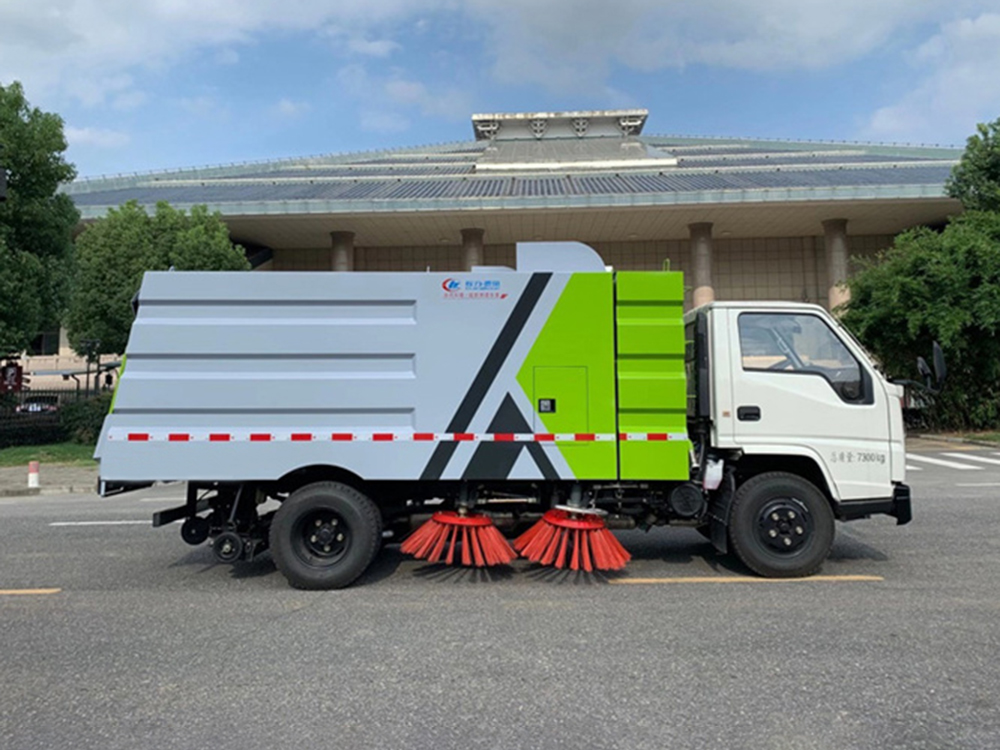 江鈴凱銳掃路車