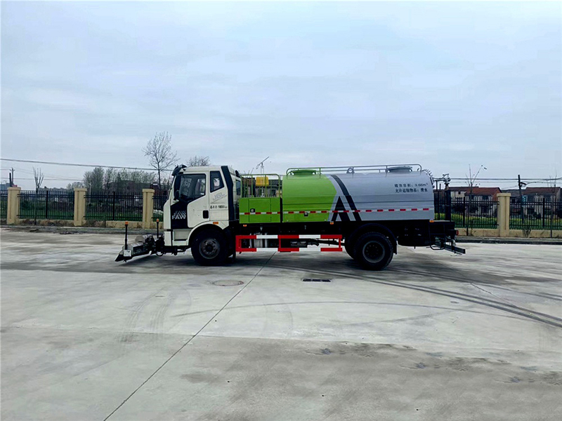 解放J6路面清洗車