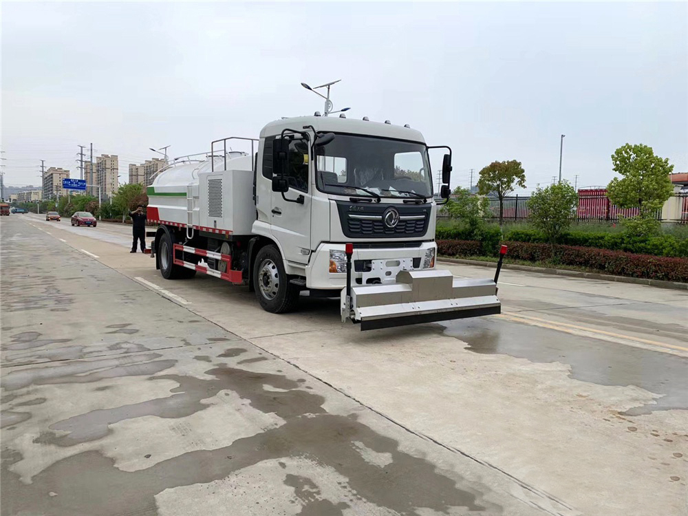 東風(fēng)天錦路面清洗車