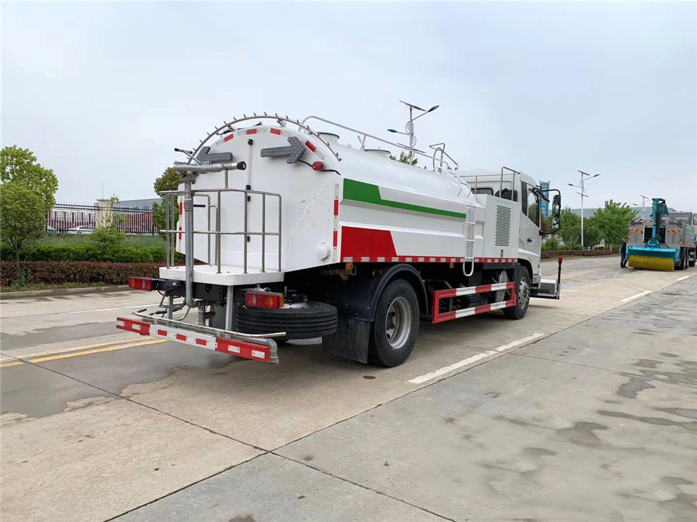 東風(fēng)天錦路面清洗車