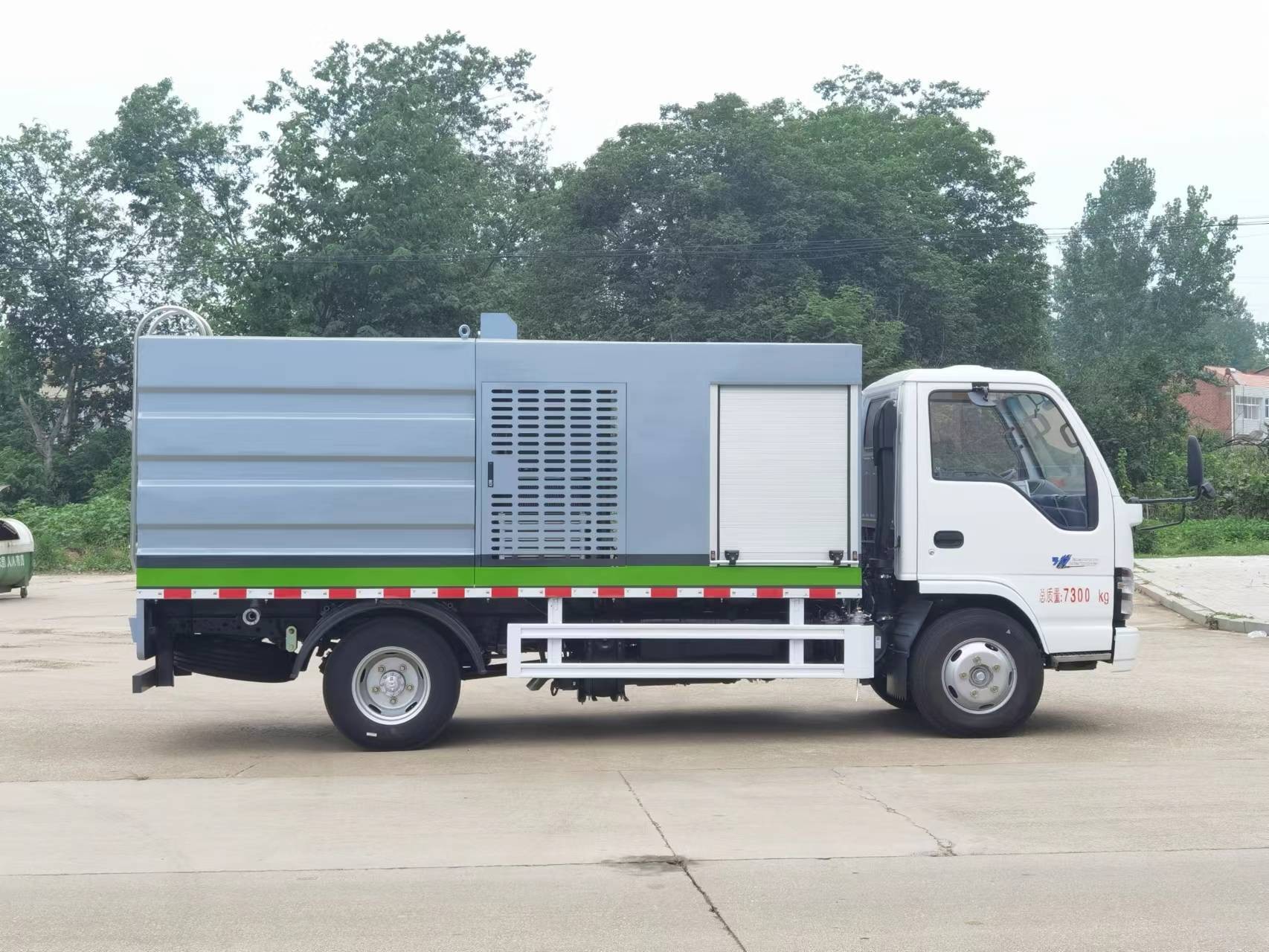 五十鈴護(hù)欄清洗車