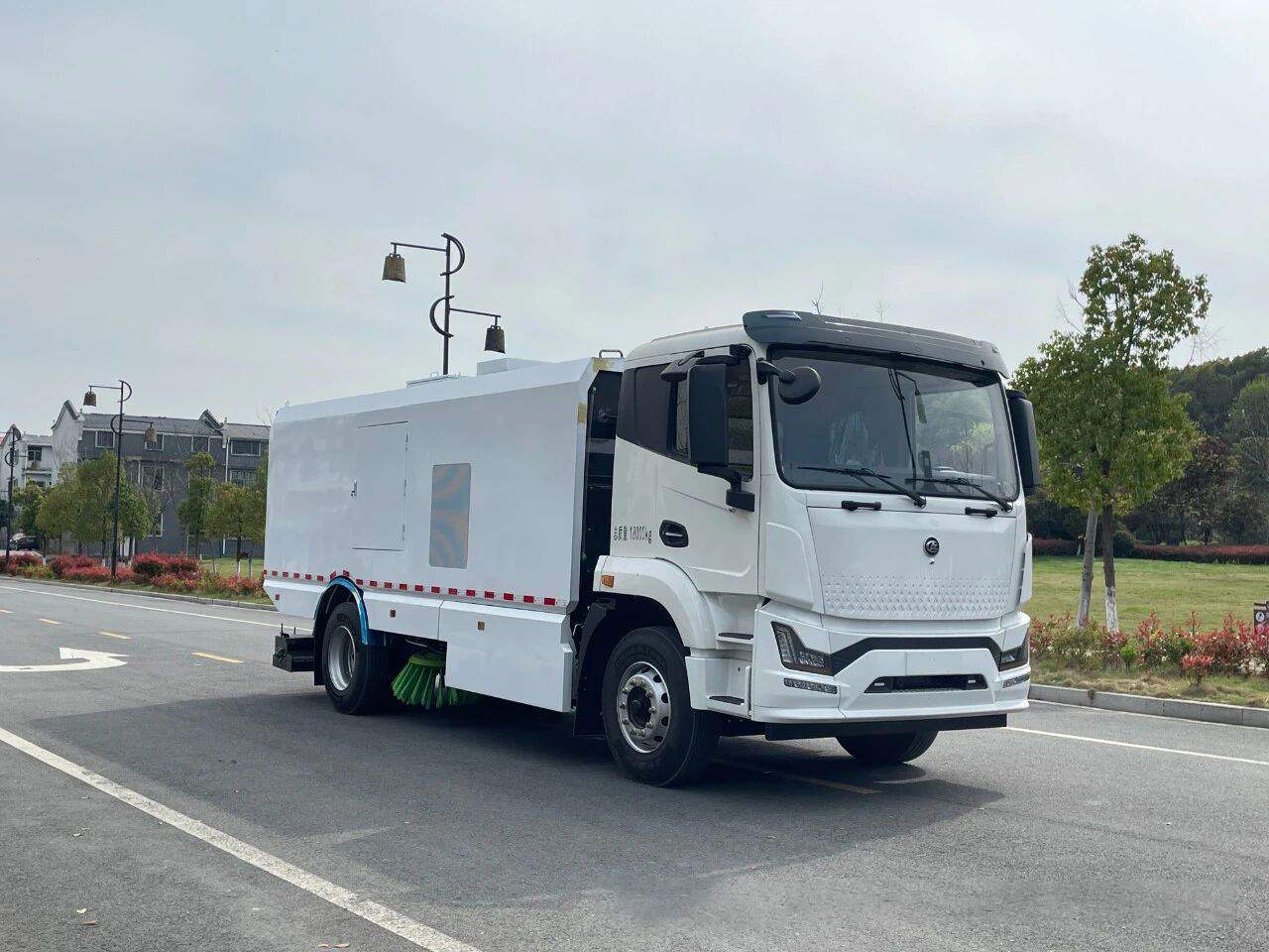 壹為18噸純電動掃路車
